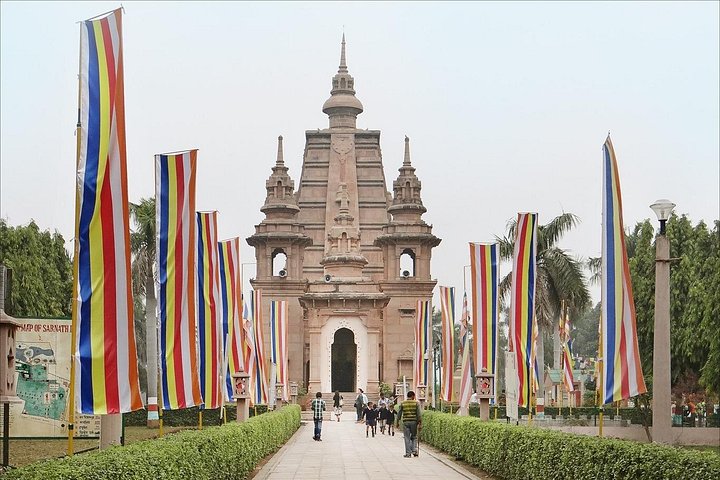 Quiet lawns and brick stupa ruins at Sarnath, a day trip from Varanasi